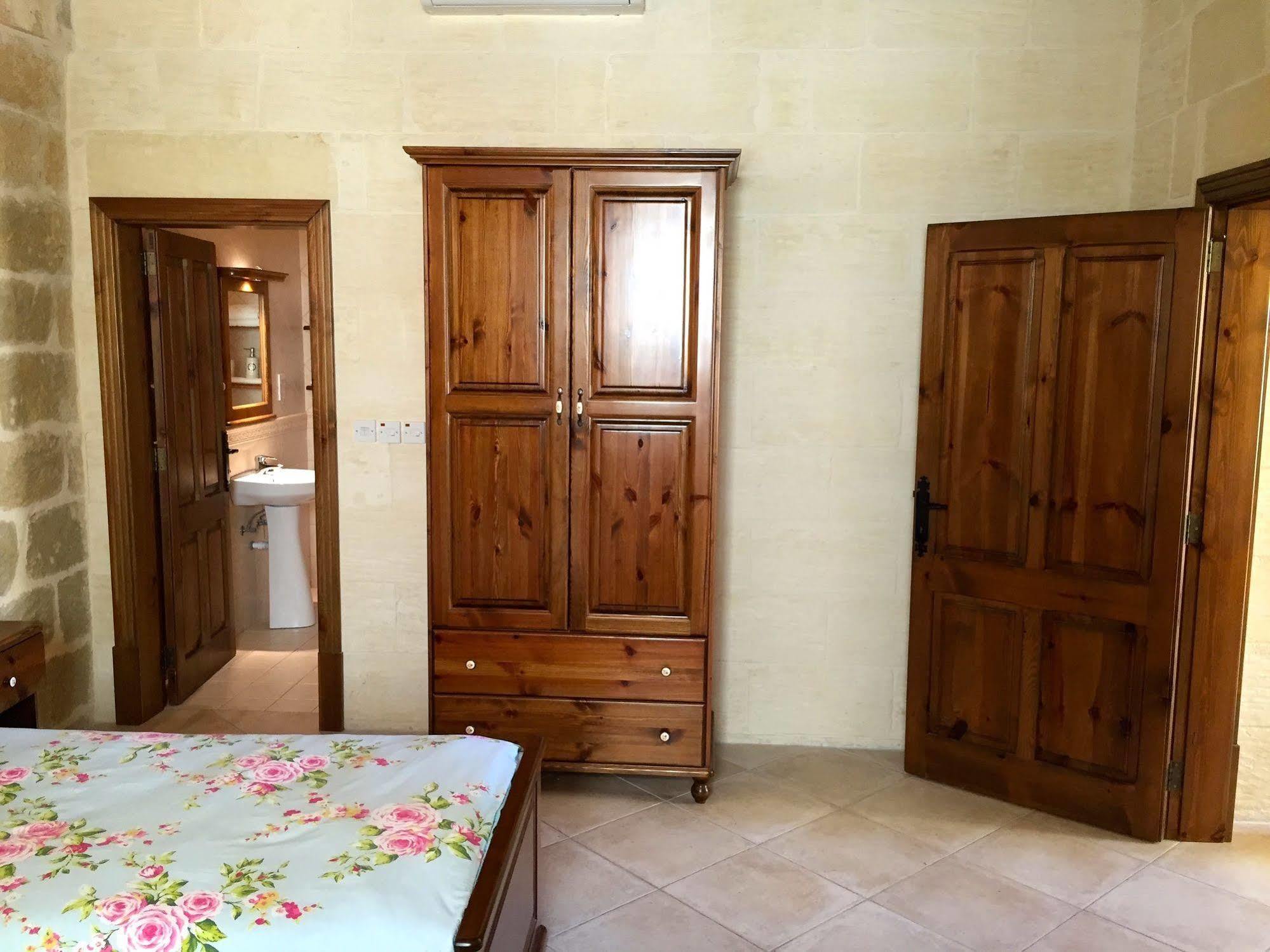 Ellie Boo Bed & Breakfast Виктория Экстерьер фото