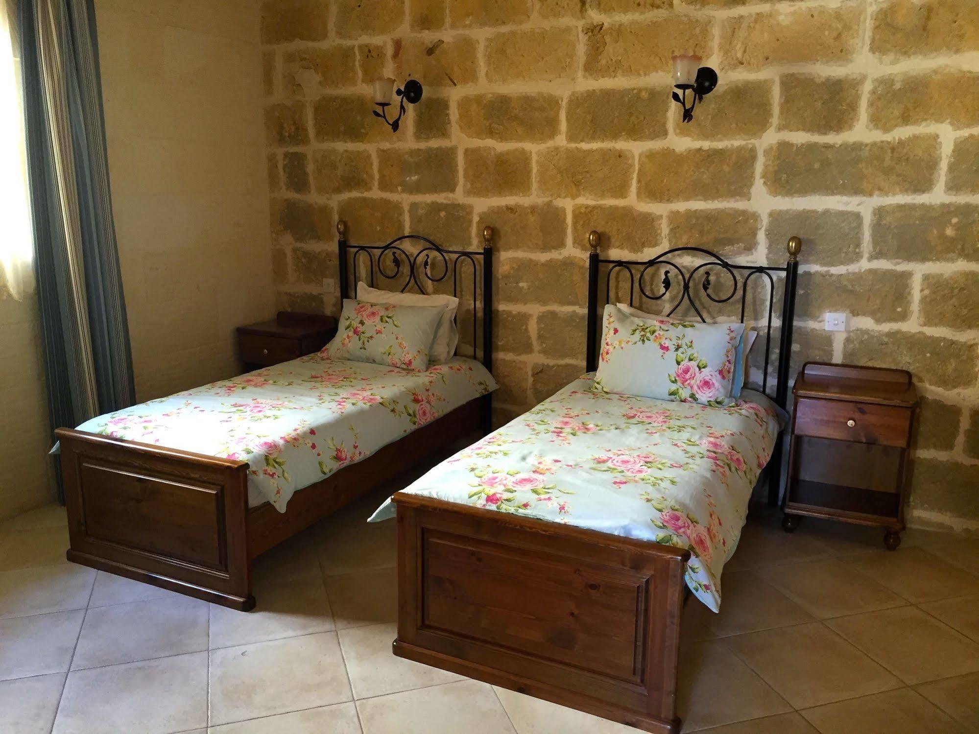 Ellie Boo Bed & Breakfast Виктория Экстерьер фото