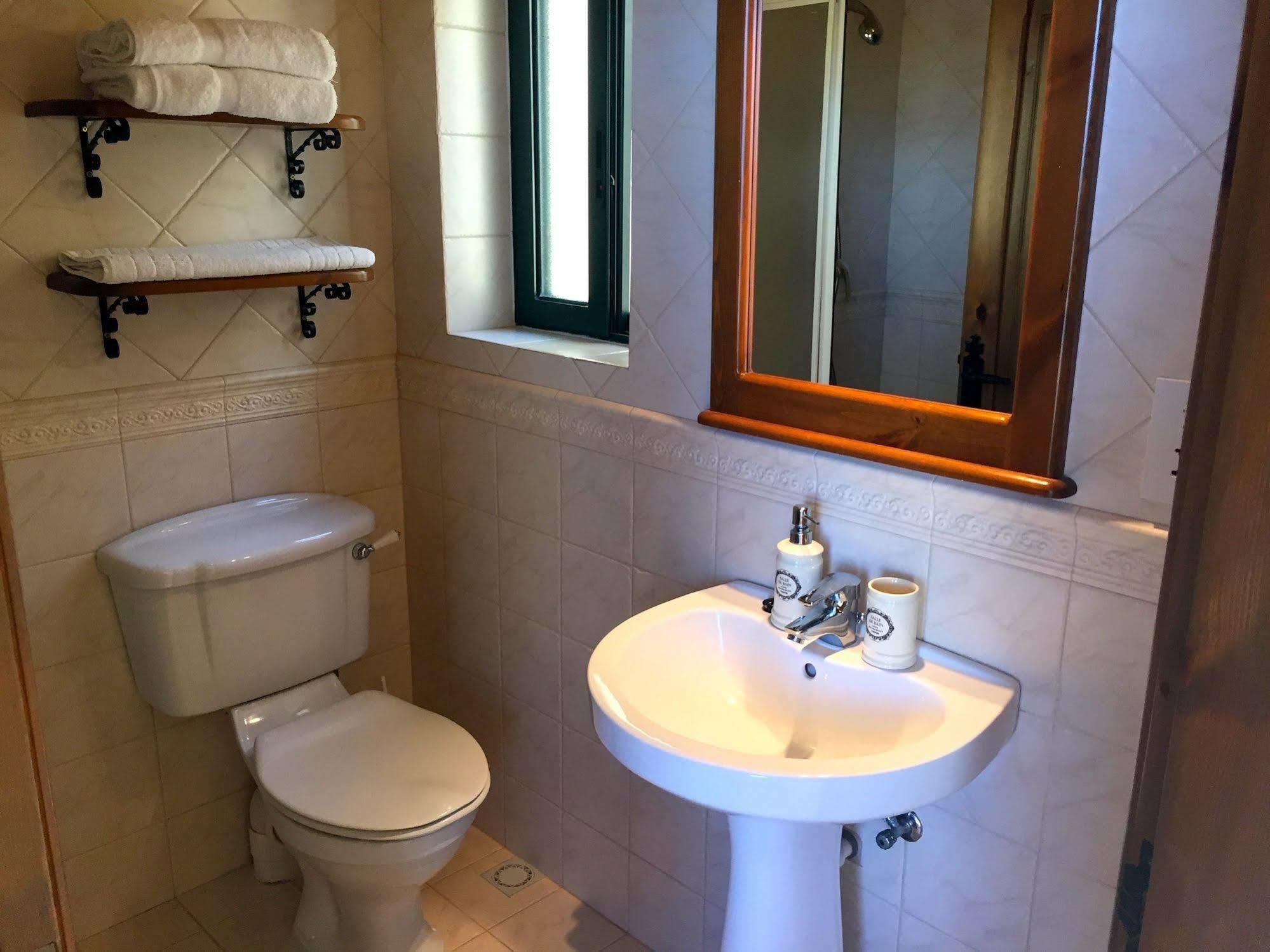 Ellie Boo Bed & Breakfast Виктория Экстерьер фото