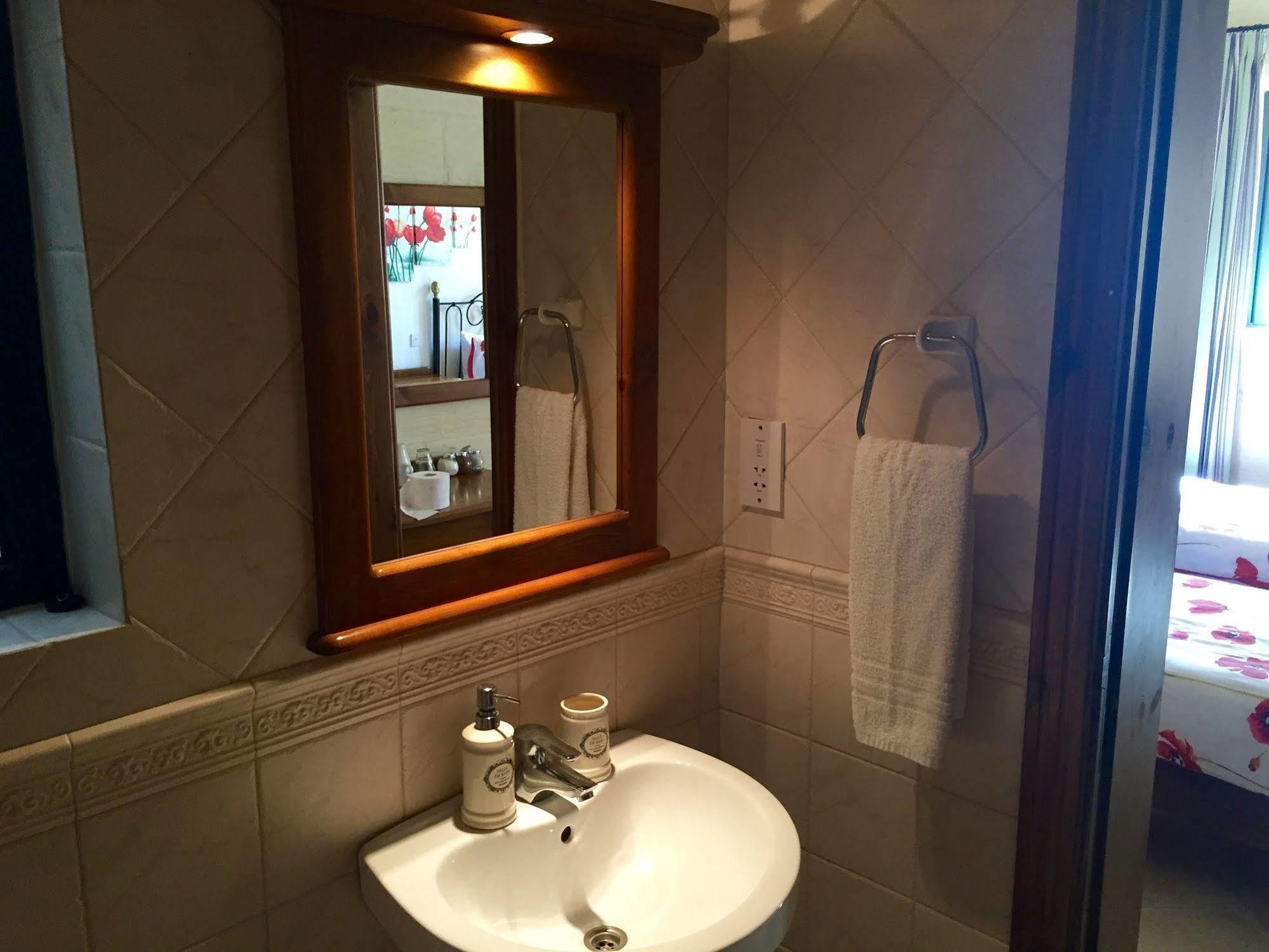 Ellie Boo Bed & Breakfast Виктория Экстерьер фото