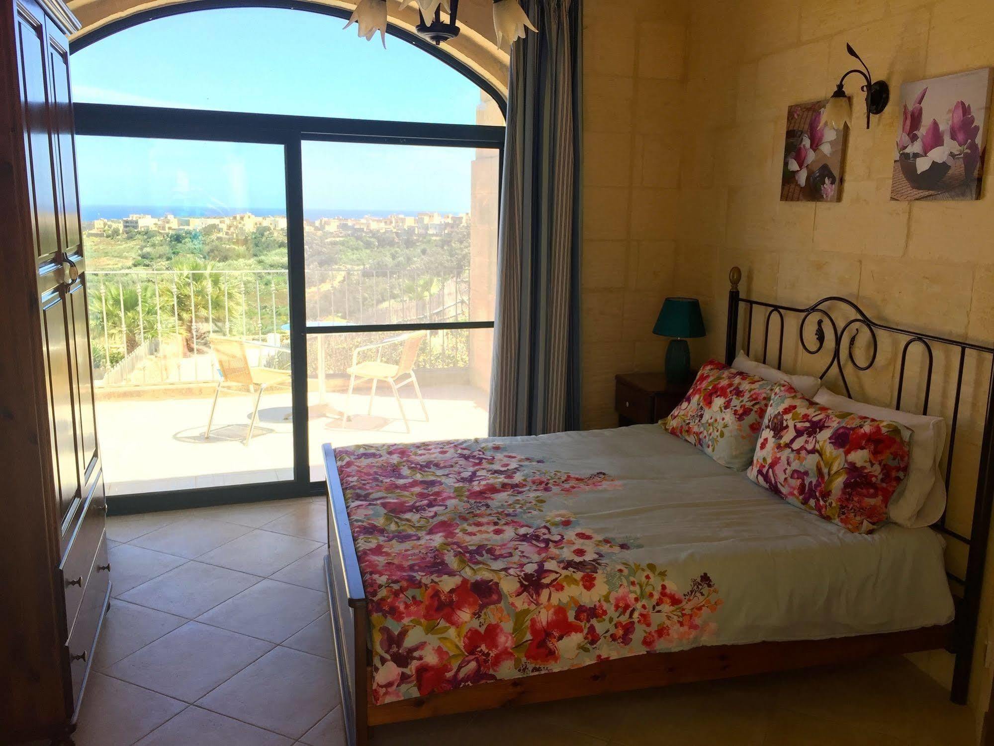 Ellie Boo Bed & Breakfast Виктория Экстерьер фото