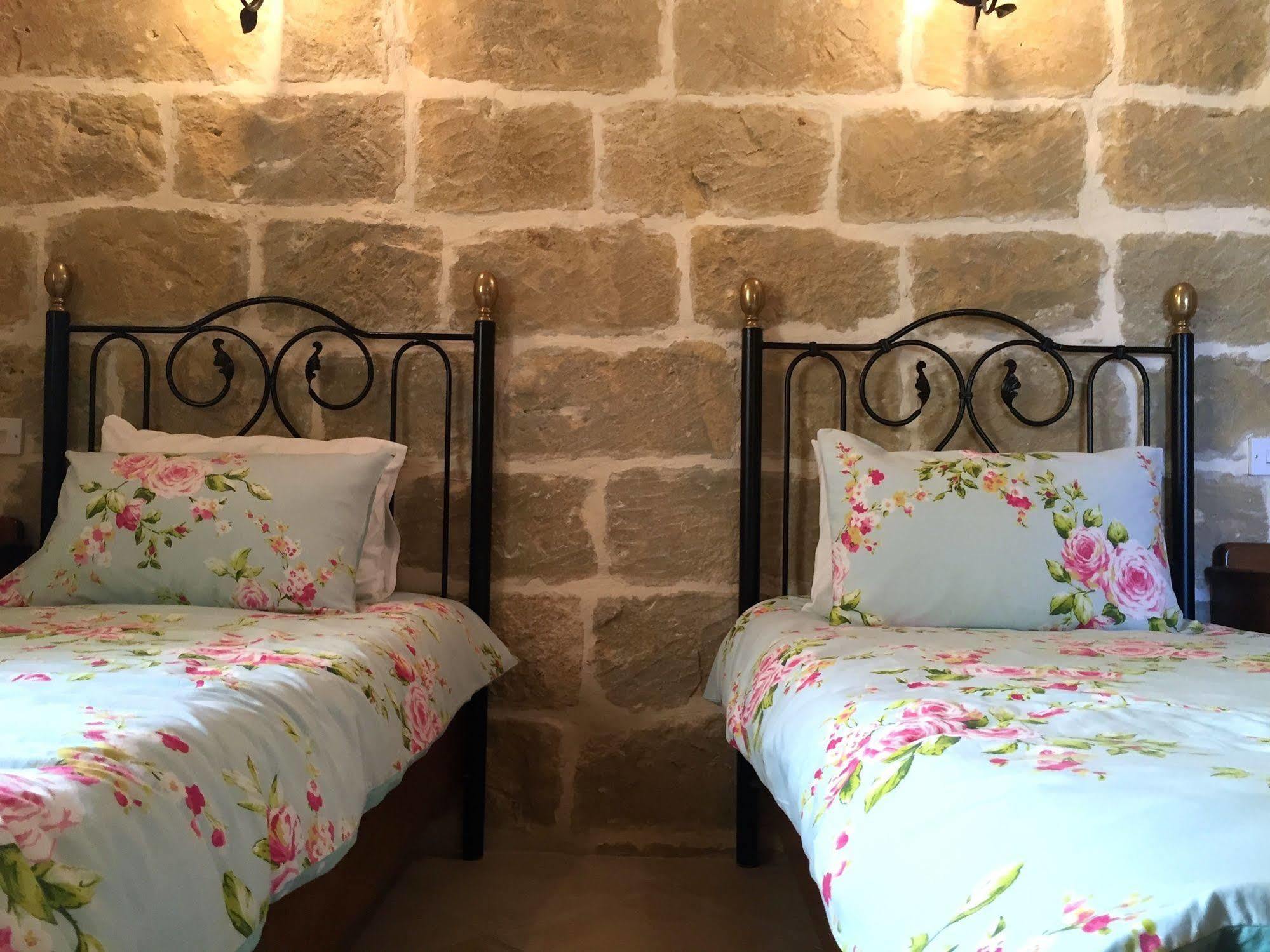 Ellie Boo Bed & Breakfast Виктория Экстерьер фото