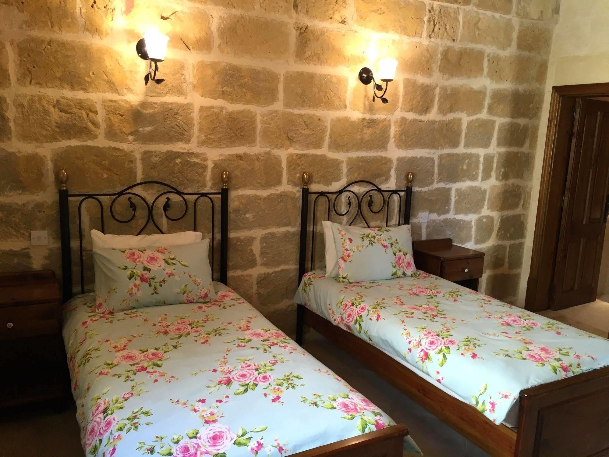 Ellie Boo Bed & Breakfast Виктория Экстерьер фото